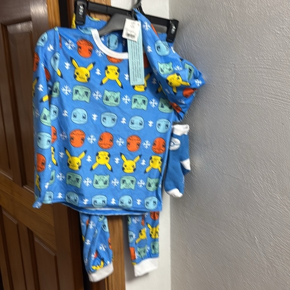 Loungefly Pokémon crossbody bag+2 image Wallet+Pokémon Accutime⌚️9”+NWT PJs/🧦sz8 - Picture 6 of 17